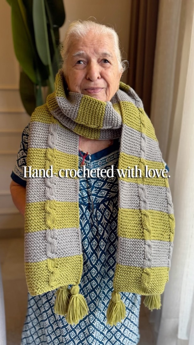 Caught Craft Handed three-colour crochet muffler Reel